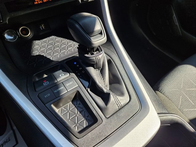 Used 2025 Toyota RAV4 XLE FWD image 31