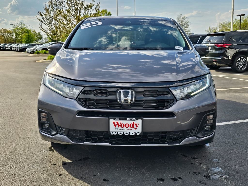 Used 2025 Honda Odyssey Touring image 3