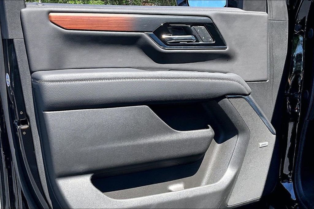 Used 2025 GMC Yukon Denali w/ LPO, Floor Liner Package AWD/4WD image 20