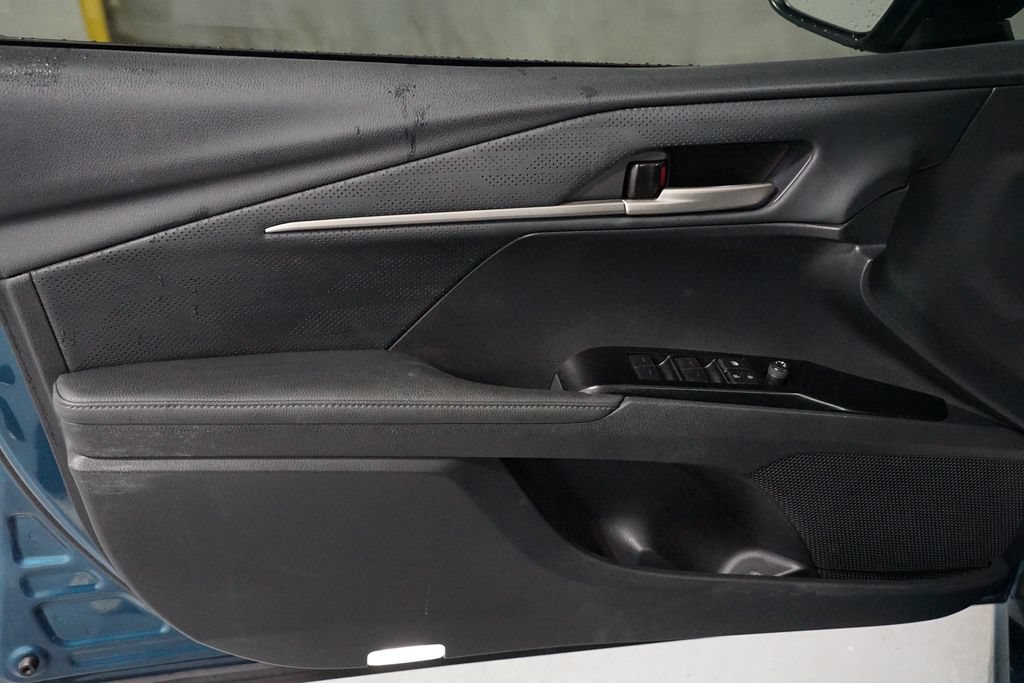 Used 2025 Toyota Camry XSE FWD image 31