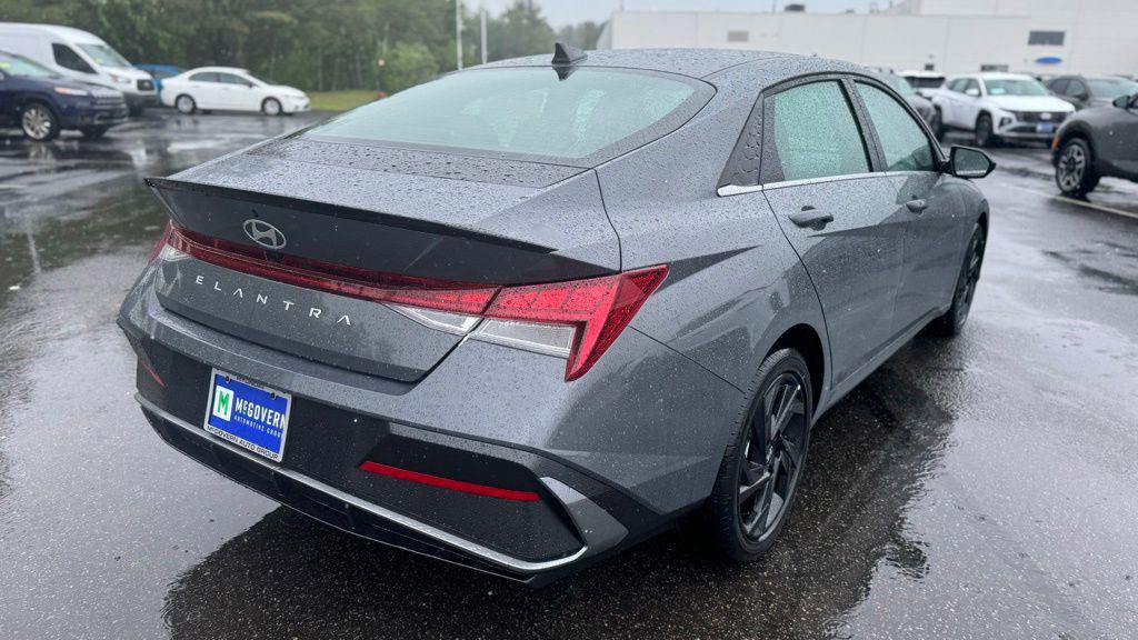 New 2026 Hyundai Elantra SEL Sport Premium FWD image 7