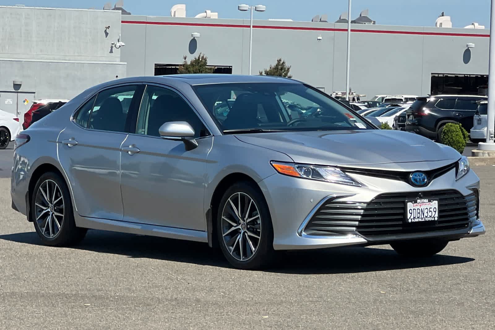Used 2023 Toyota Camry XLE w/ Navigation Package FWD image 5