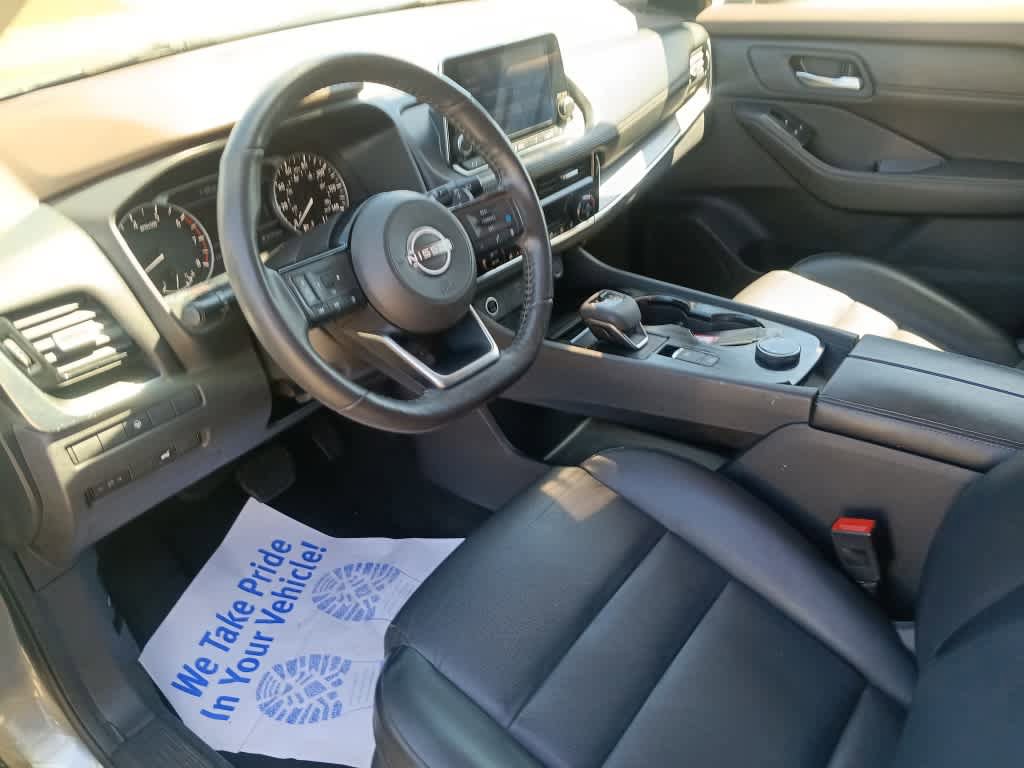 Used 2022 Nissan Rogue SV w/ SV Premium Package AWD/4WD image 16