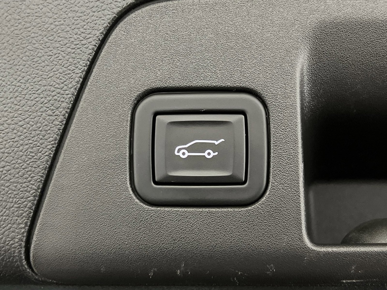 Used 2023 Buick Envision Essence image 25