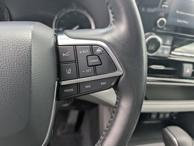 Used 2020 Toyota Highlander XLE AWD/4WD image 39