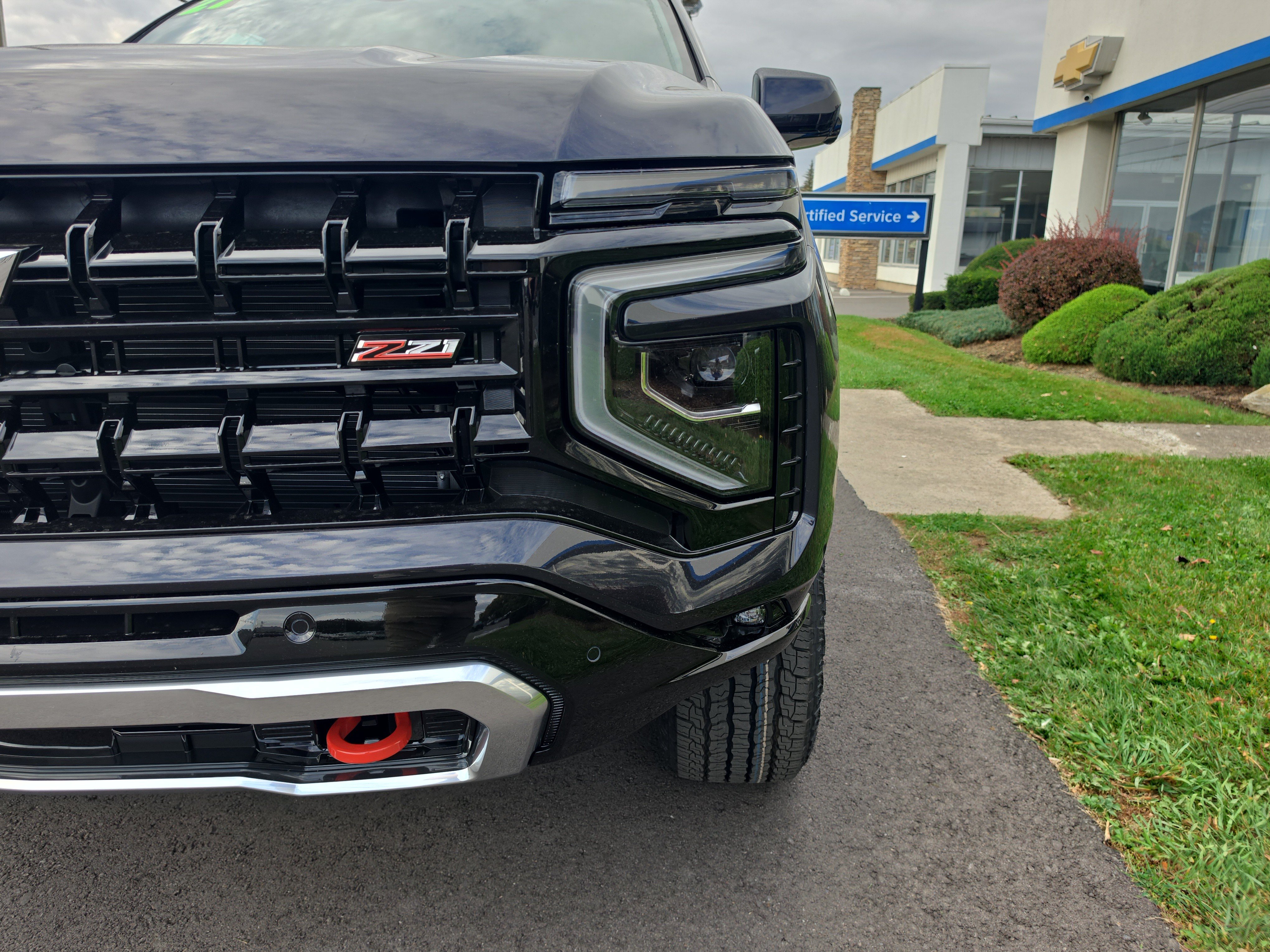 New 2027 Chevrolet Tahoe Z71 w/ Sun And Tow Package AWD/4WD image 10