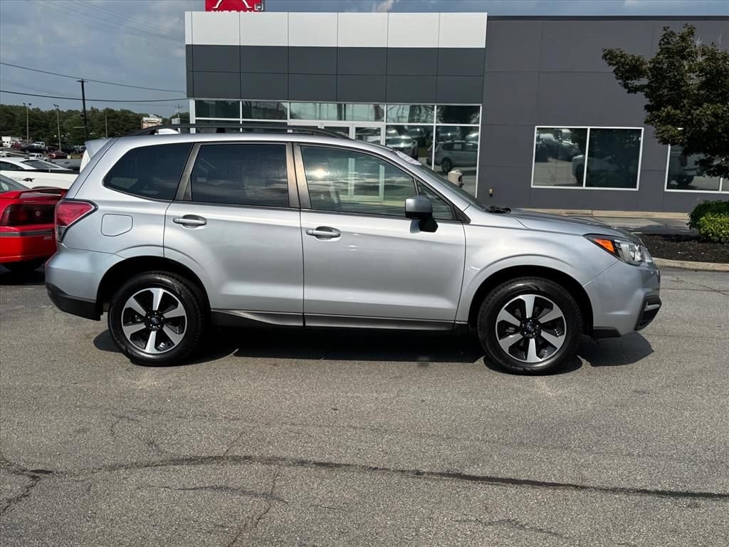 Used 2017 Subaru Forester 2.5i Premium w/ Popular Package #2A AWD/4WD image 2