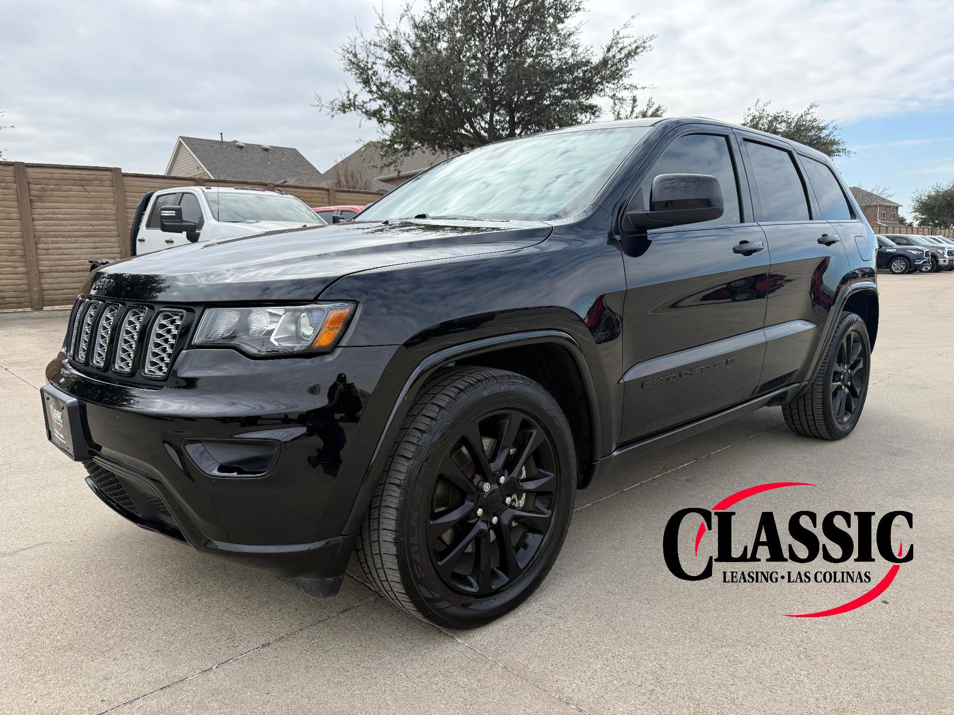Used 2022 Jeep Grand Cherokee Laredo X image 1