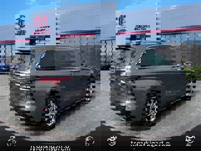 Certified 2023 Toyota Sienna Platinum image 5