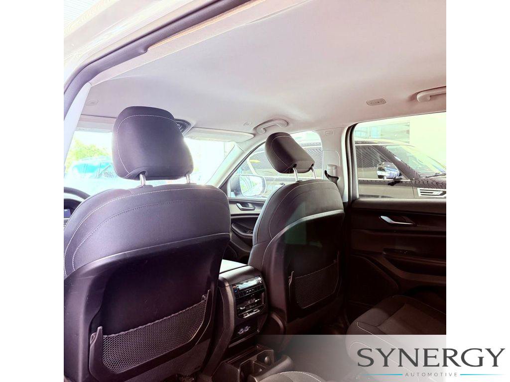 Used 2023 Jeep Grand Cherokee L Laredo RWD image 28