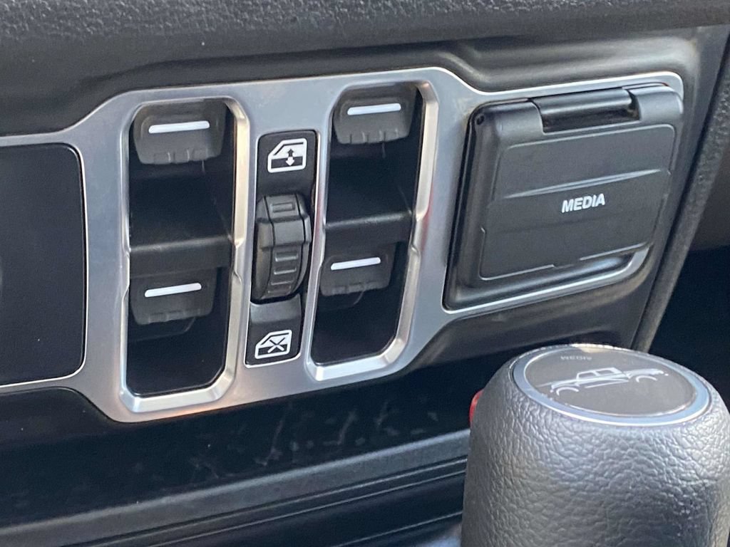 Used 2025 Jeep Gladiator Sport AWD/4WD image 56