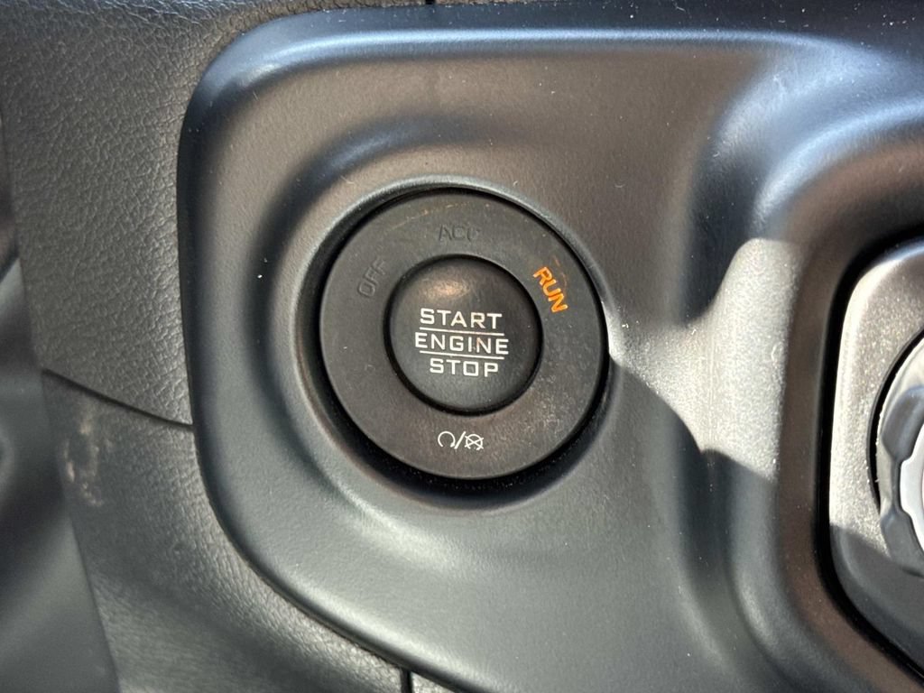 Used 2022 Jeep Wrangler Unlimited Sahara AWD/4WD image 14