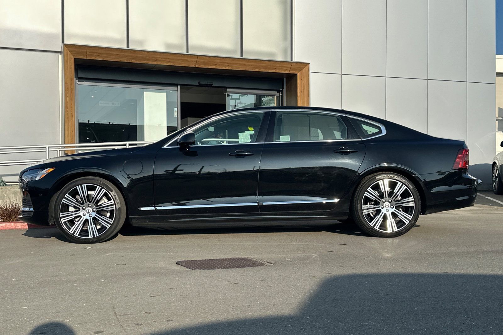 Used 2024 Volvo S90 T8 Ultimate image 5