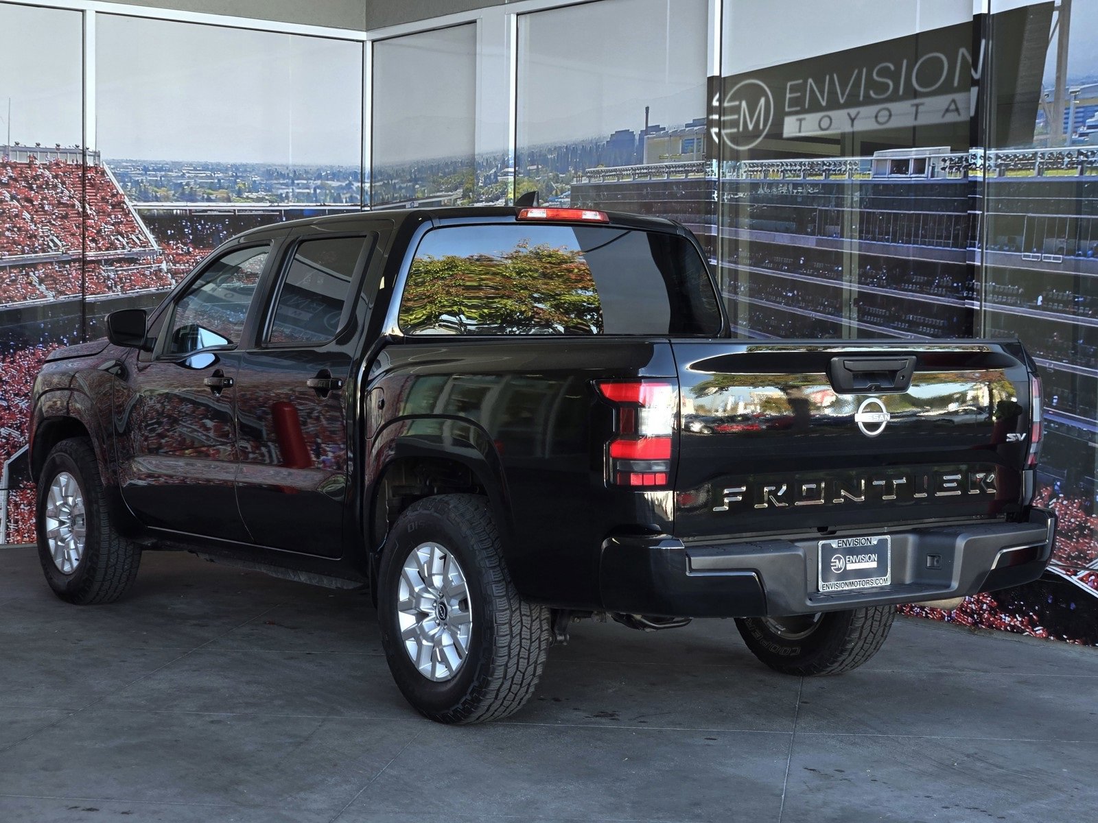 Used 2022 Nissan Frontier SV image 6