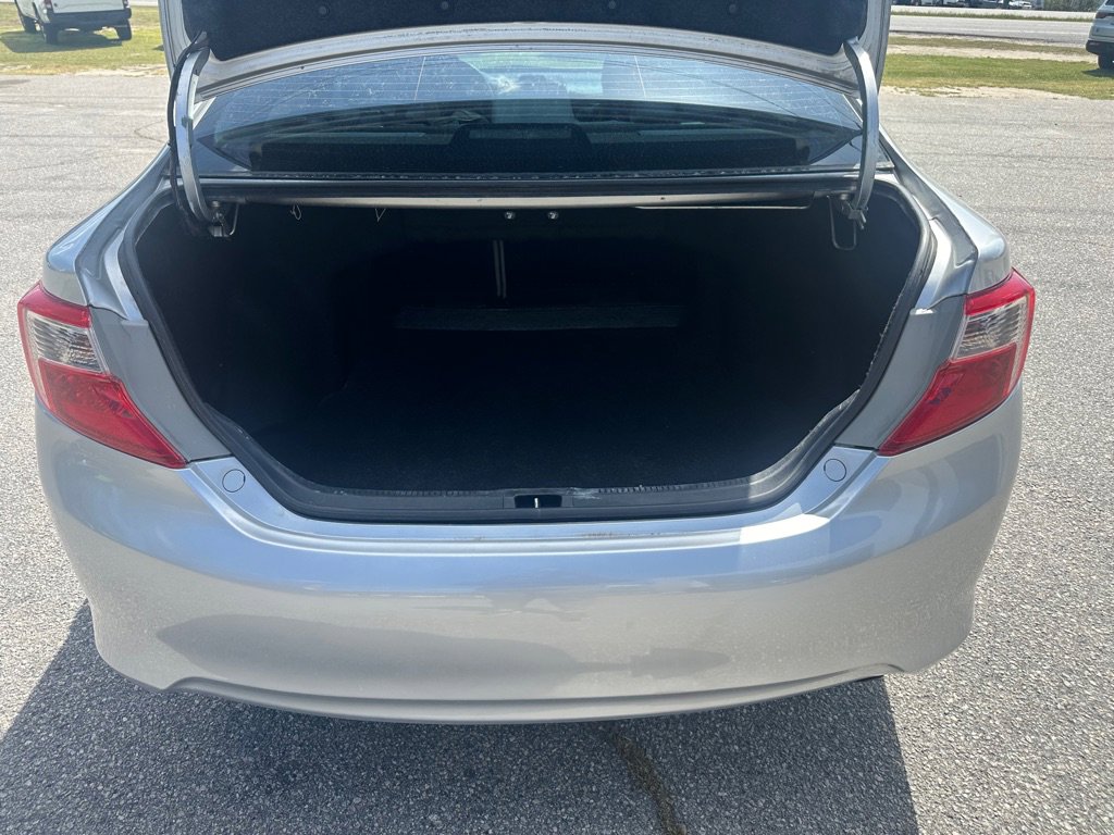 Used 2013 Toyota Camry XLE w/ Preferred Accessory Pkg FWD image 10