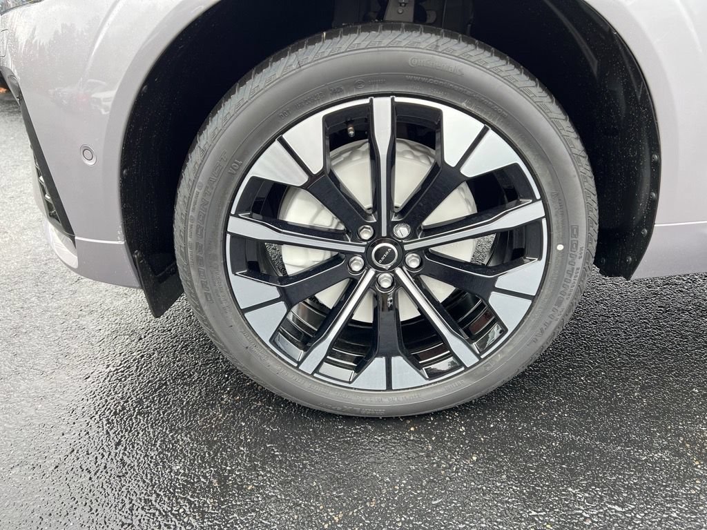 New 2026 Volvo XC60 B5 Plus w/ Protection Package Premier AWD/4WD image 9