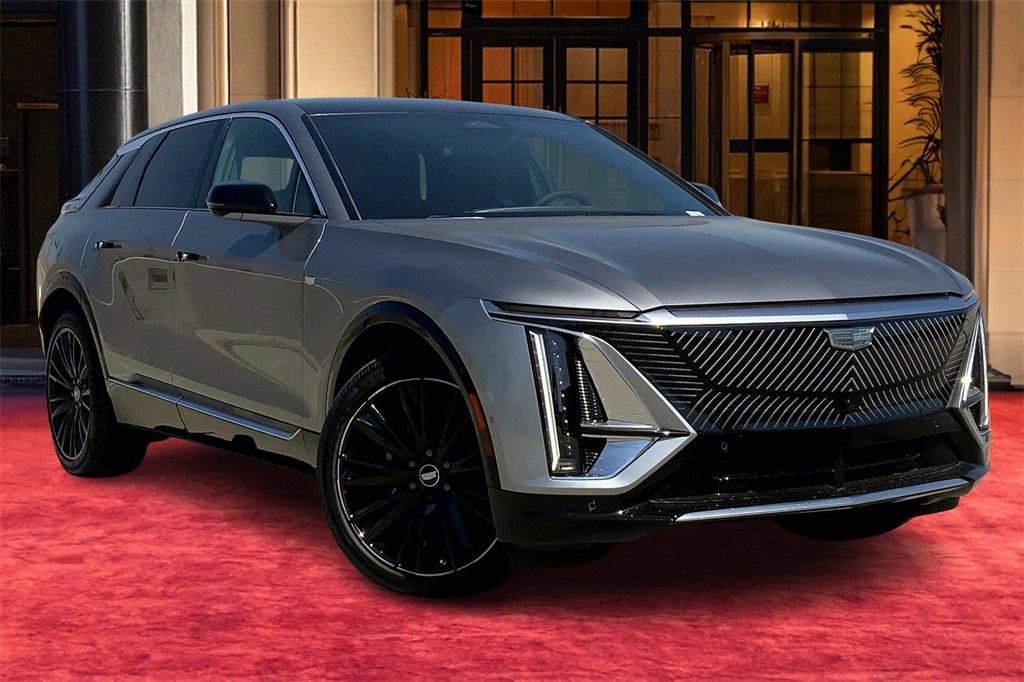 New 2025 Cadillac Lyriq Luxury image 2