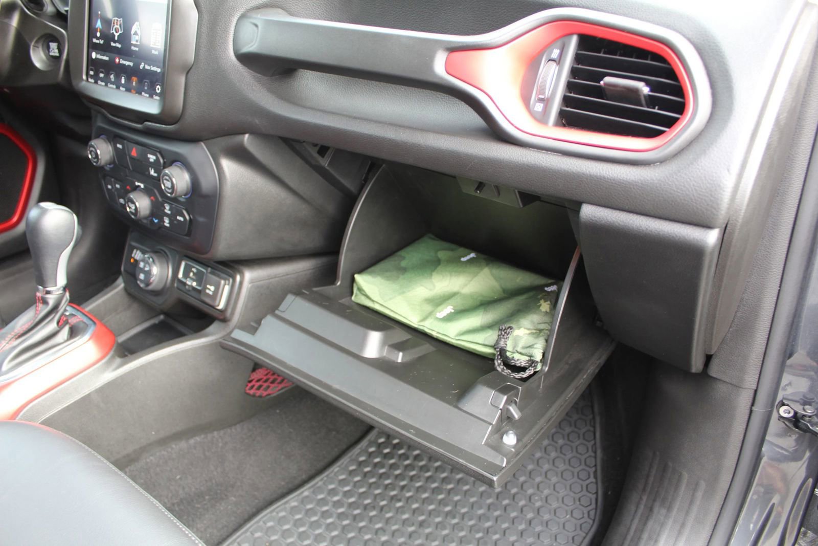 Used 2022 Jeep Renegade Trailhawk image 29