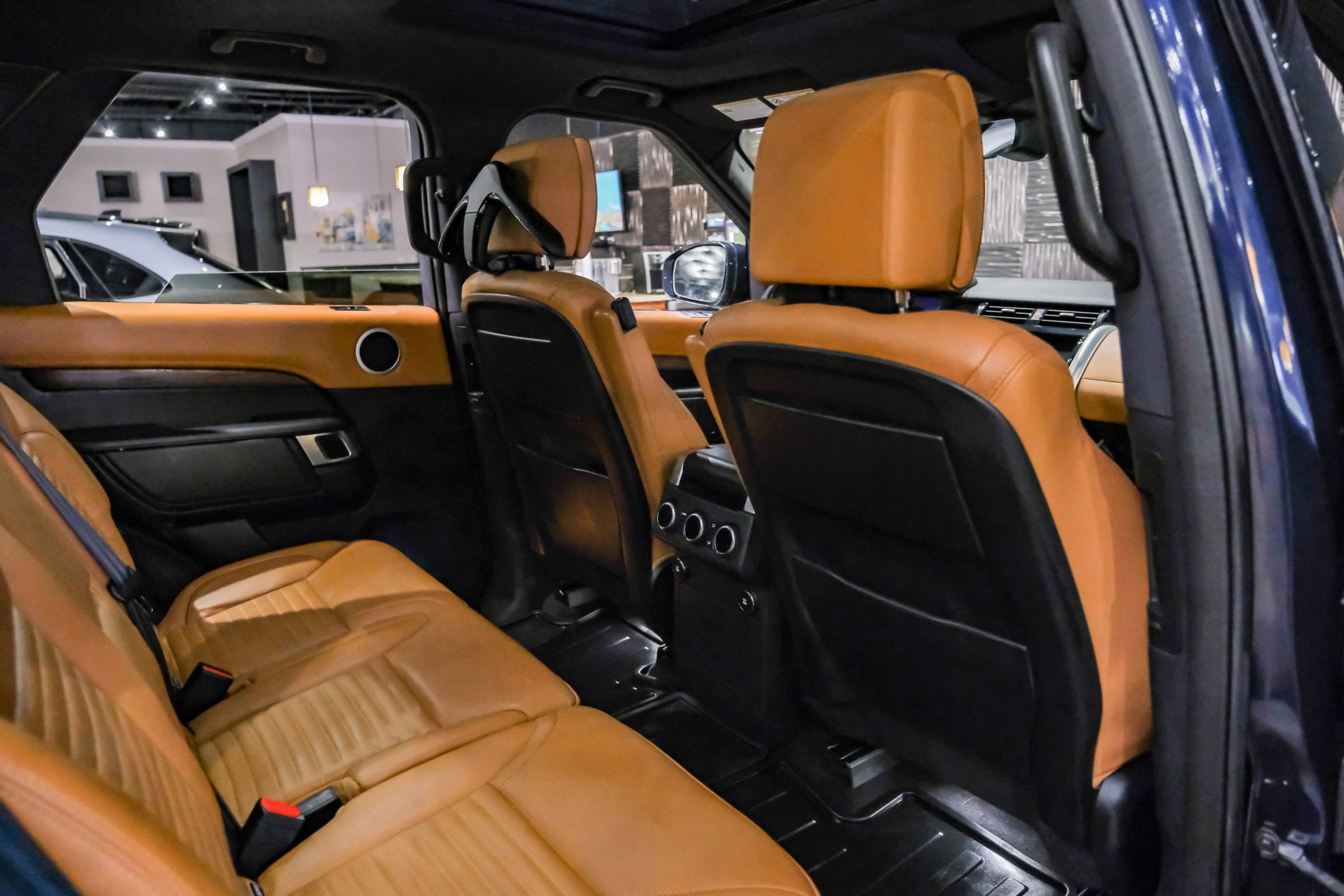 Used 2019 Land Rover Discovery HSE Luxury image 32