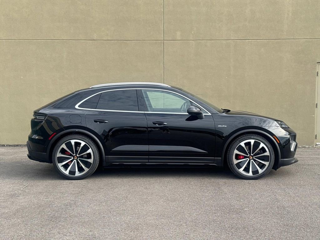 New 2025 Porsche Macan 4S Electric image 7
