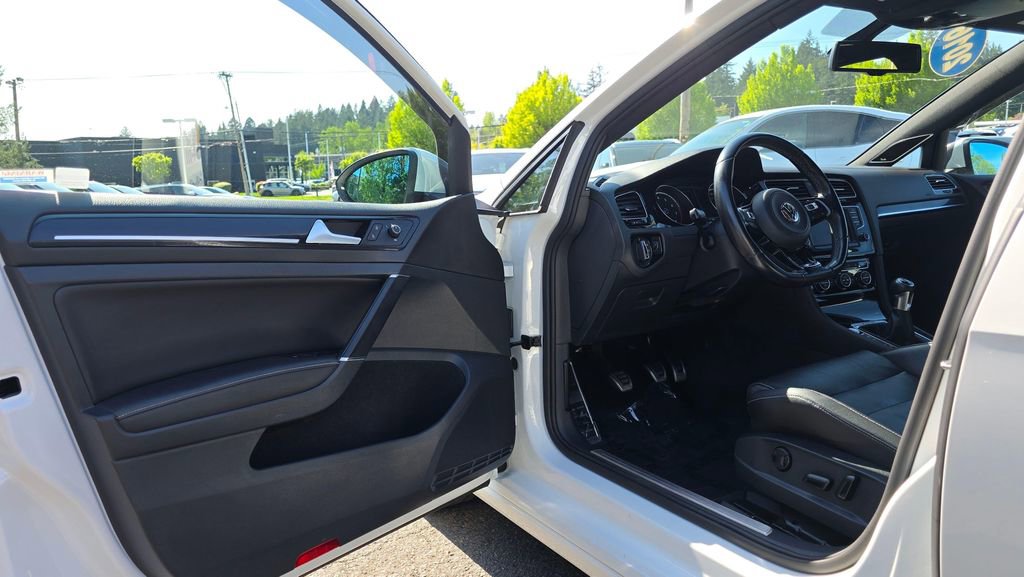 Used 2016 Volkswagen Golf 4-Door AWD/4WD image 21