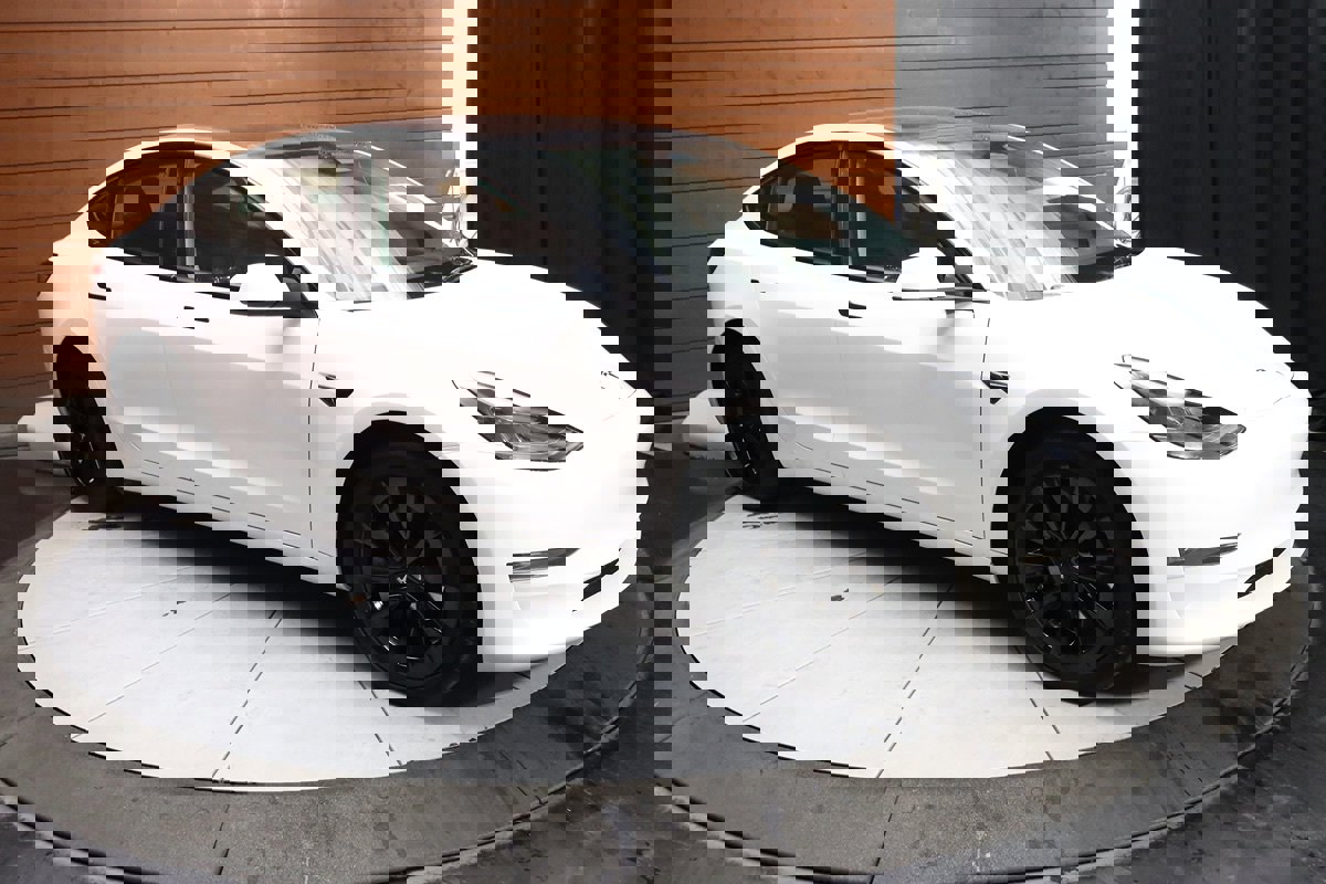 Used 2023 Tesla Model 3 Standard Range image 15