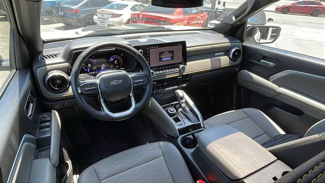 Used 2025 Chevrolet Colorado ZR2 w/ Technology Package AWD/4WD image 16