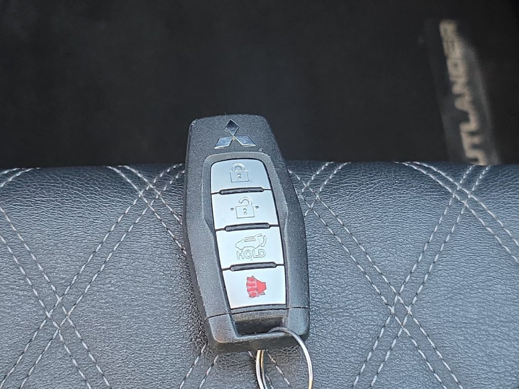 Used 2024 Mitsubishi Outlander SEL AWD/4WD image 32