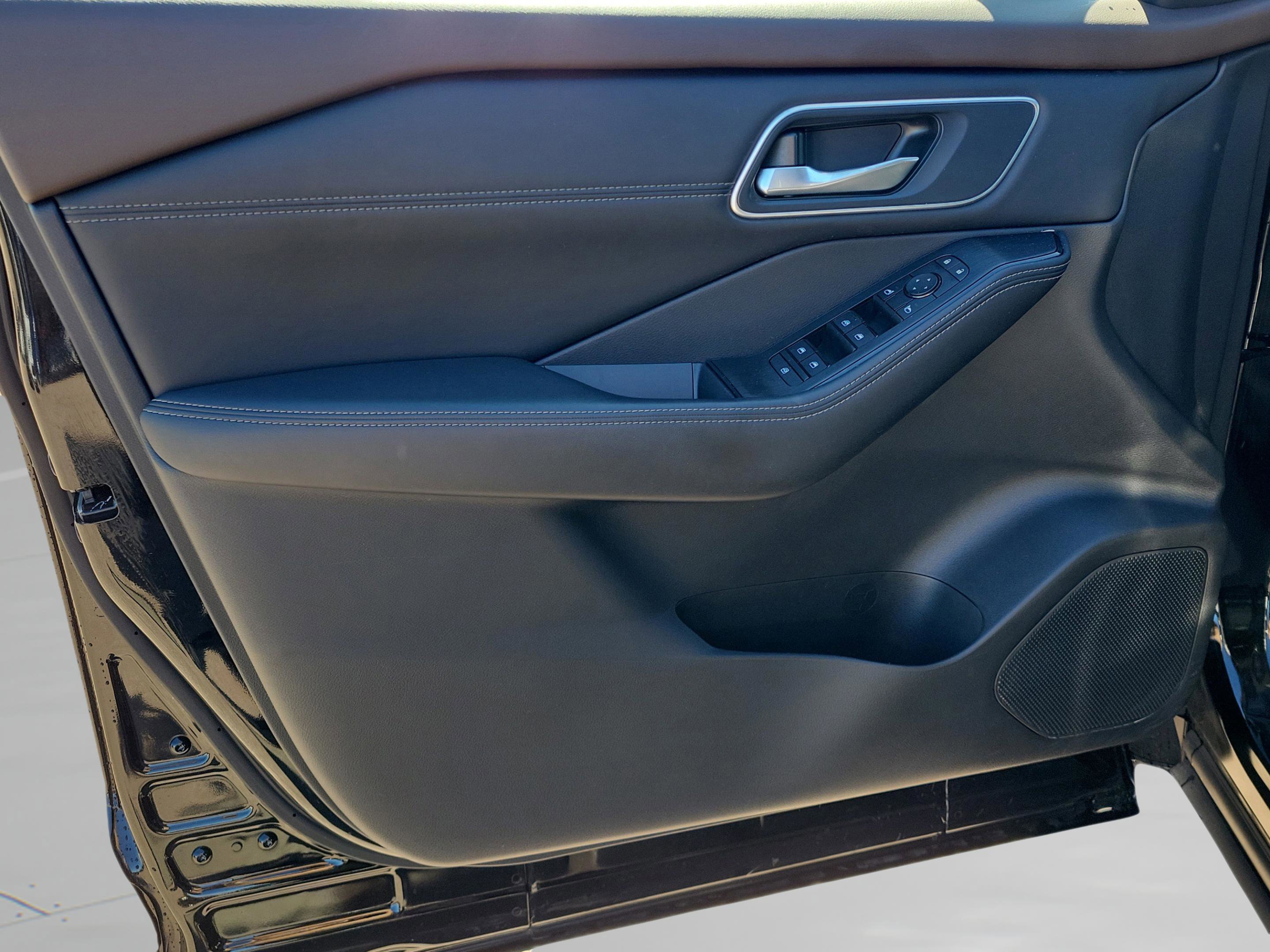 Certified 2021 Nissan Rogue SV w/ Premium Package image 35