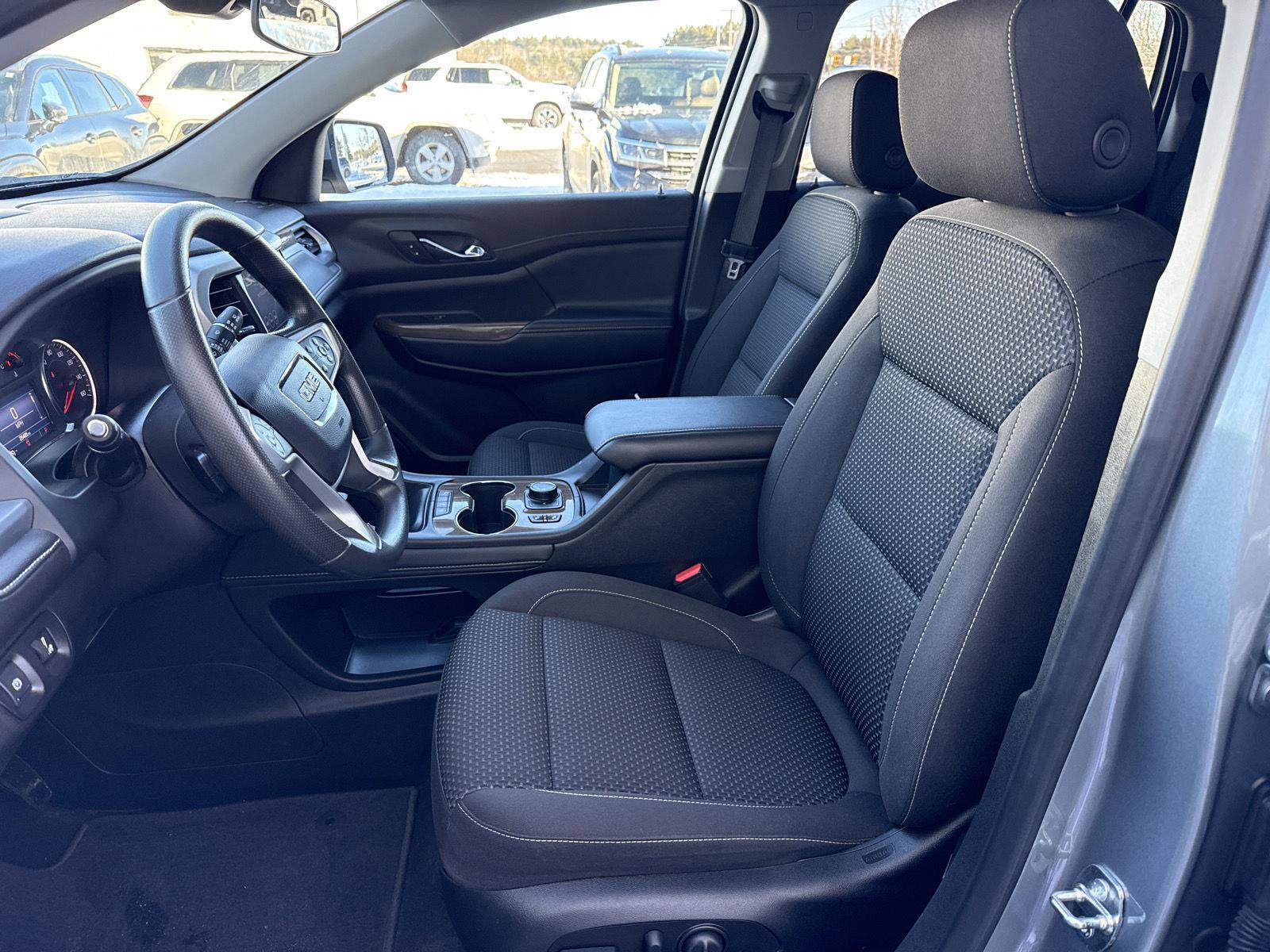 Used 2023 GMC Acadia SLE w/ Driver Convenience Package image 11