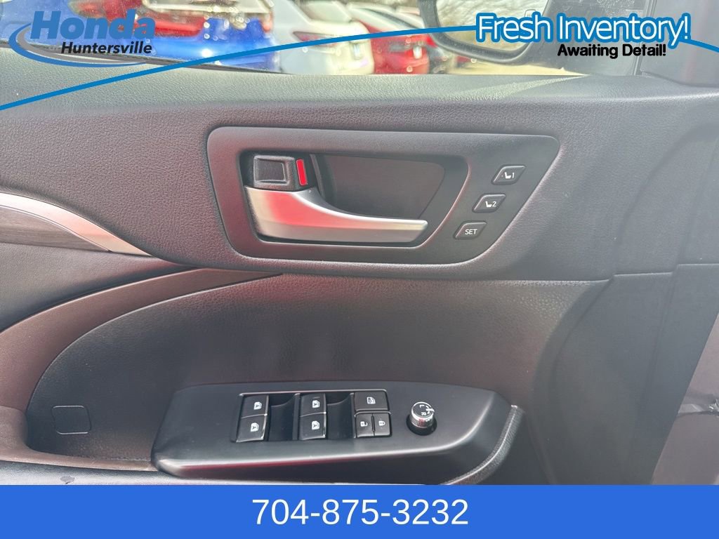 Used 2019 Toyota Highlander Limited image 21