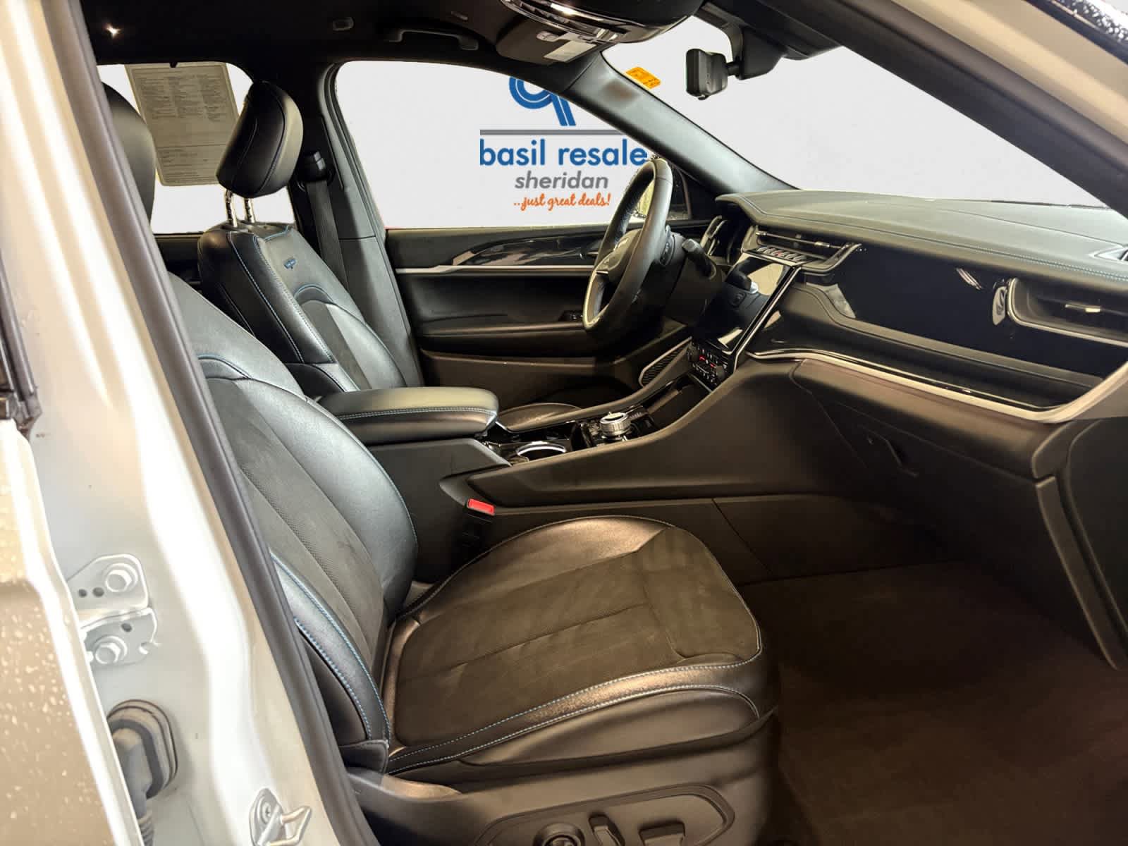 Used 2022 Jeep Grand Cherokee Trailhawk w/ Luxury Tech Group III image 15