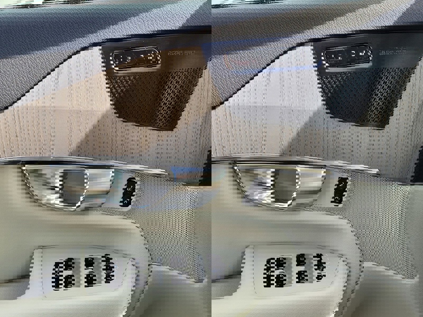 Certified 2024 Volvo XC90 T8 Plus image 17