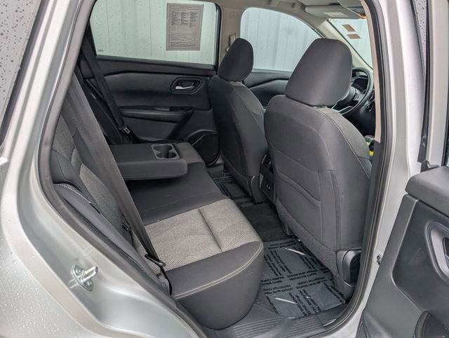 Used 2024 Nissan Rogue SV image 27