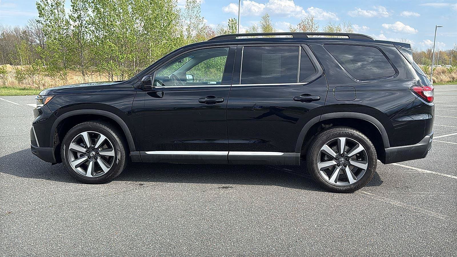 Certified 2025 Honda Pilot Touring image 10