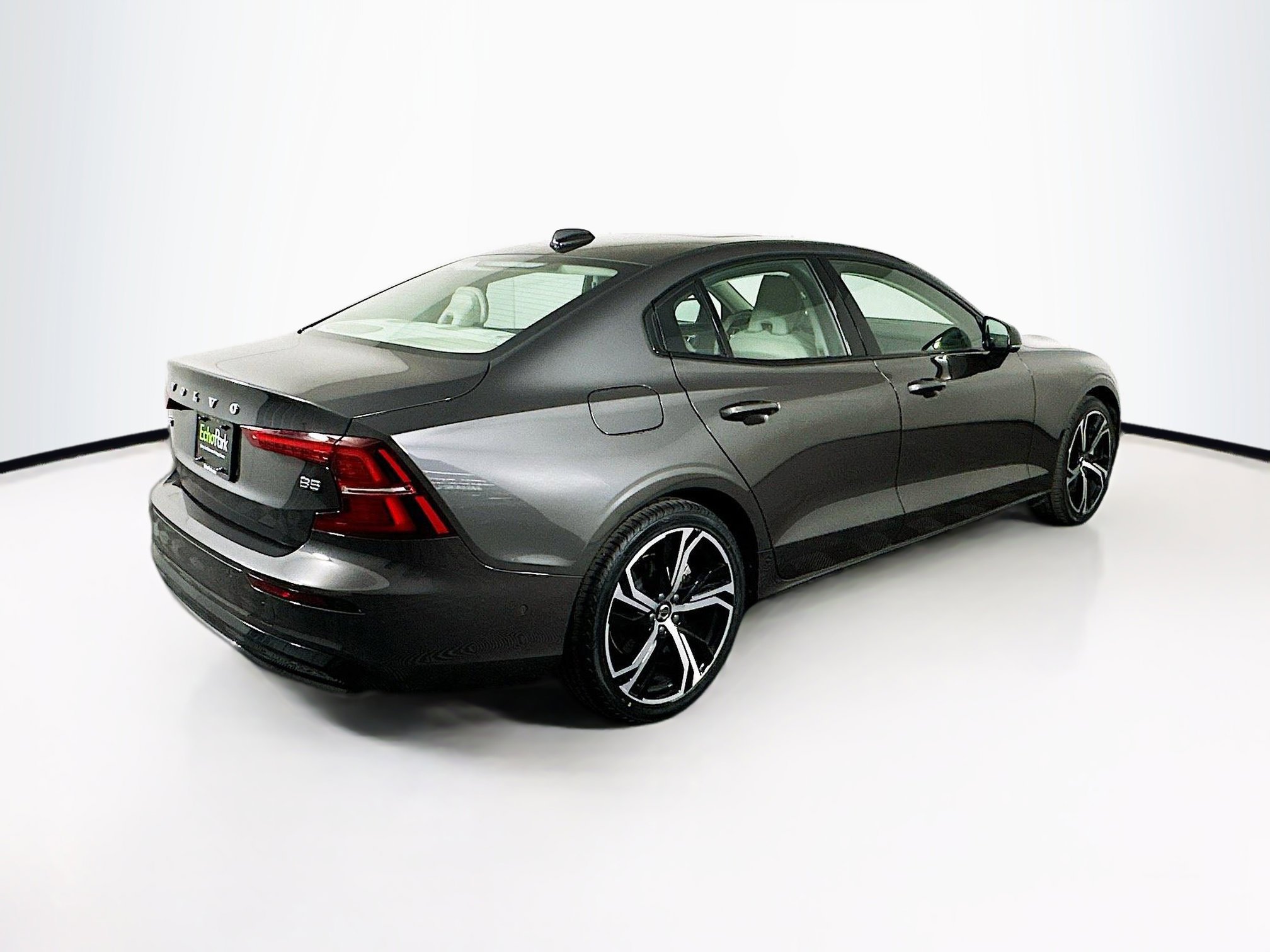 Used 2024 Volvo S60 B5 Plus image 9