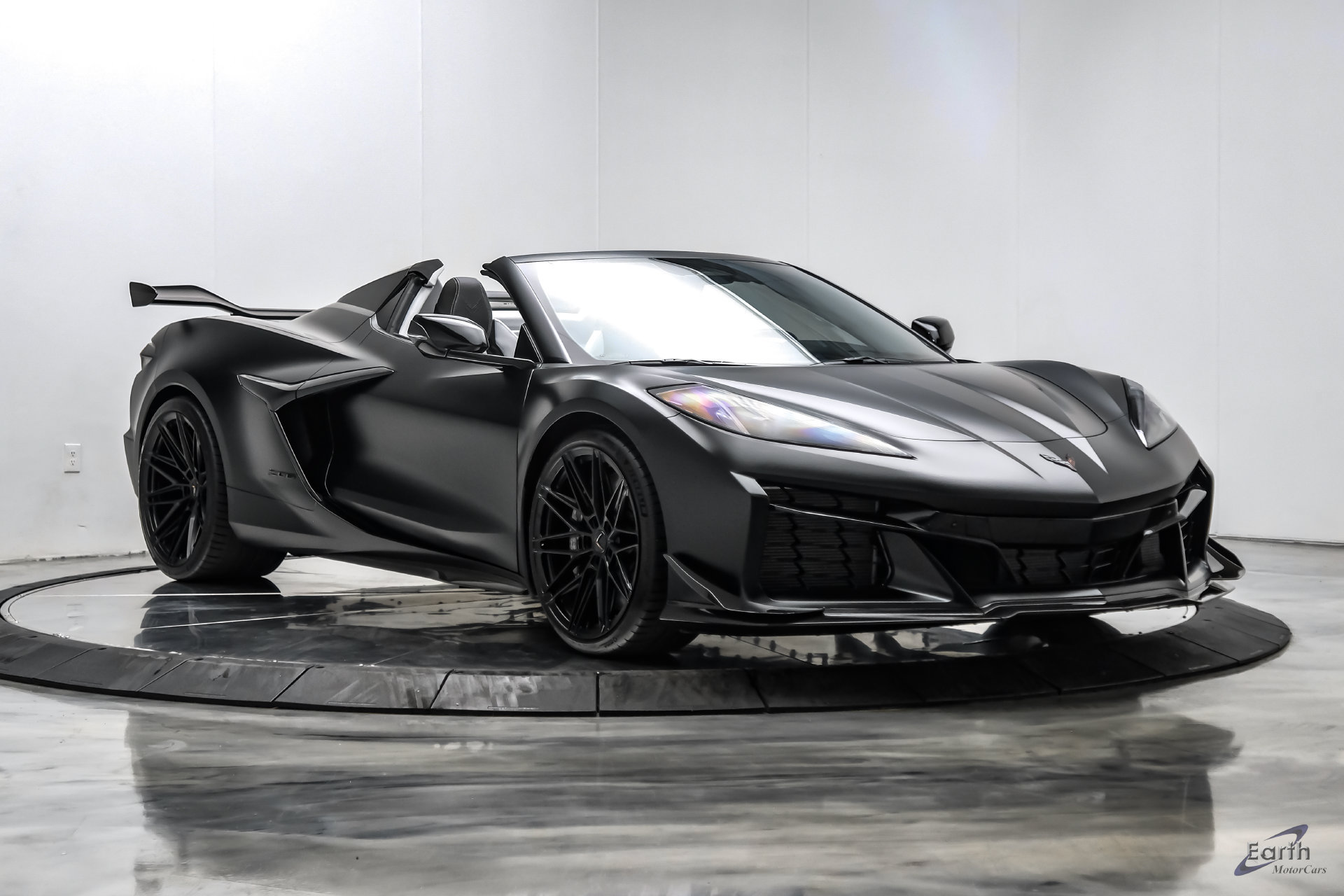 Used 2024 Chevrolet Corvette Z06 w/ Z07 Performance Package RWD image 28