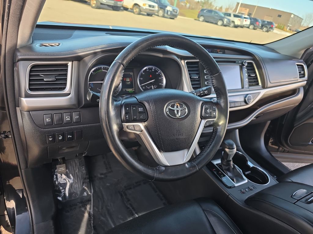 Used 2017 Toyota Highlander Limited Platinum image 17