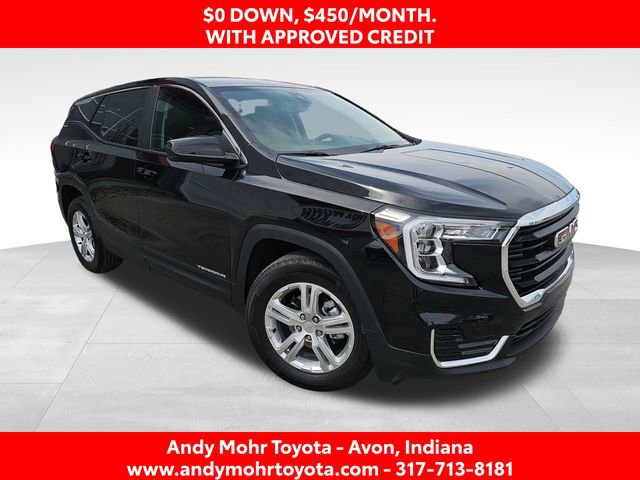 Used 2024 GMC Terrain SLE image 1
