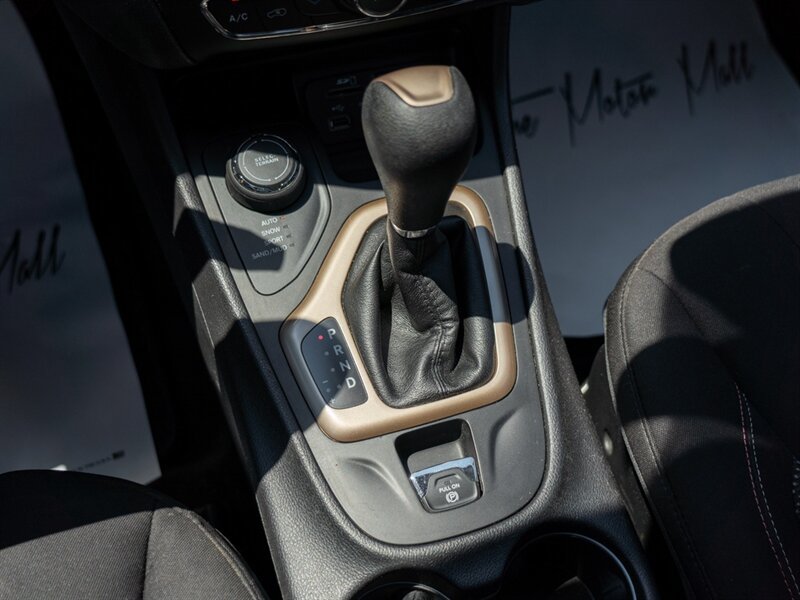 Used 2017 Jeep Cherokee 75th Anniversary AWD/4WD image 36