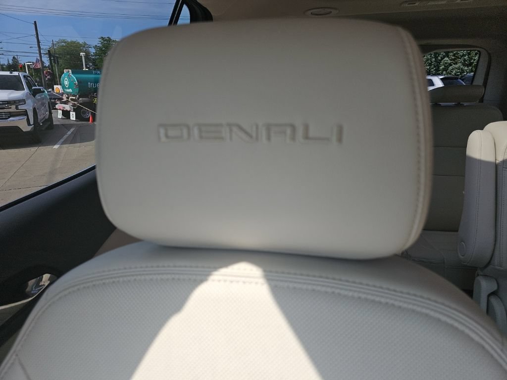 Used 2023 GMC Acadia Denali w/ Denali Ultimate Package AWD/4WD image 46