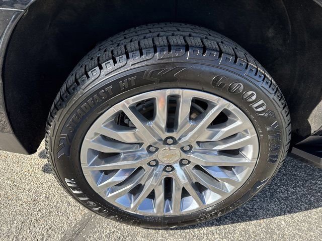Used 2023 Chevrolet Tahoe Premier w/ Premium Package 2 AWD/4WD image 7
