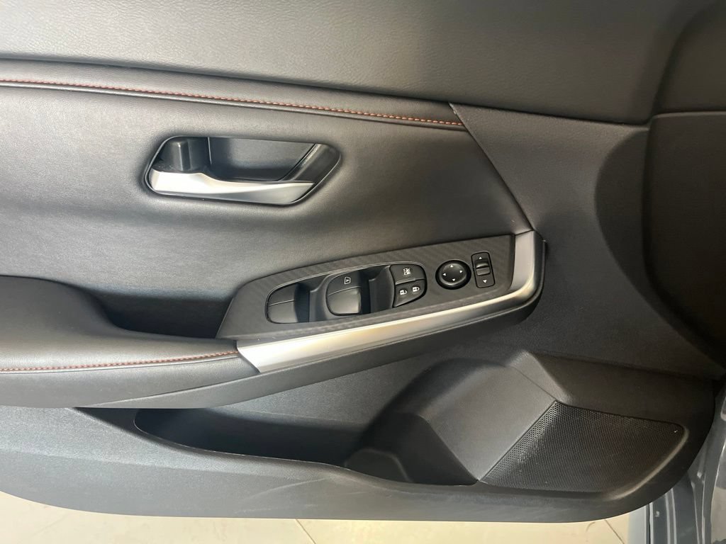 Used 2025 Nissan Sentra SR FWD image 50