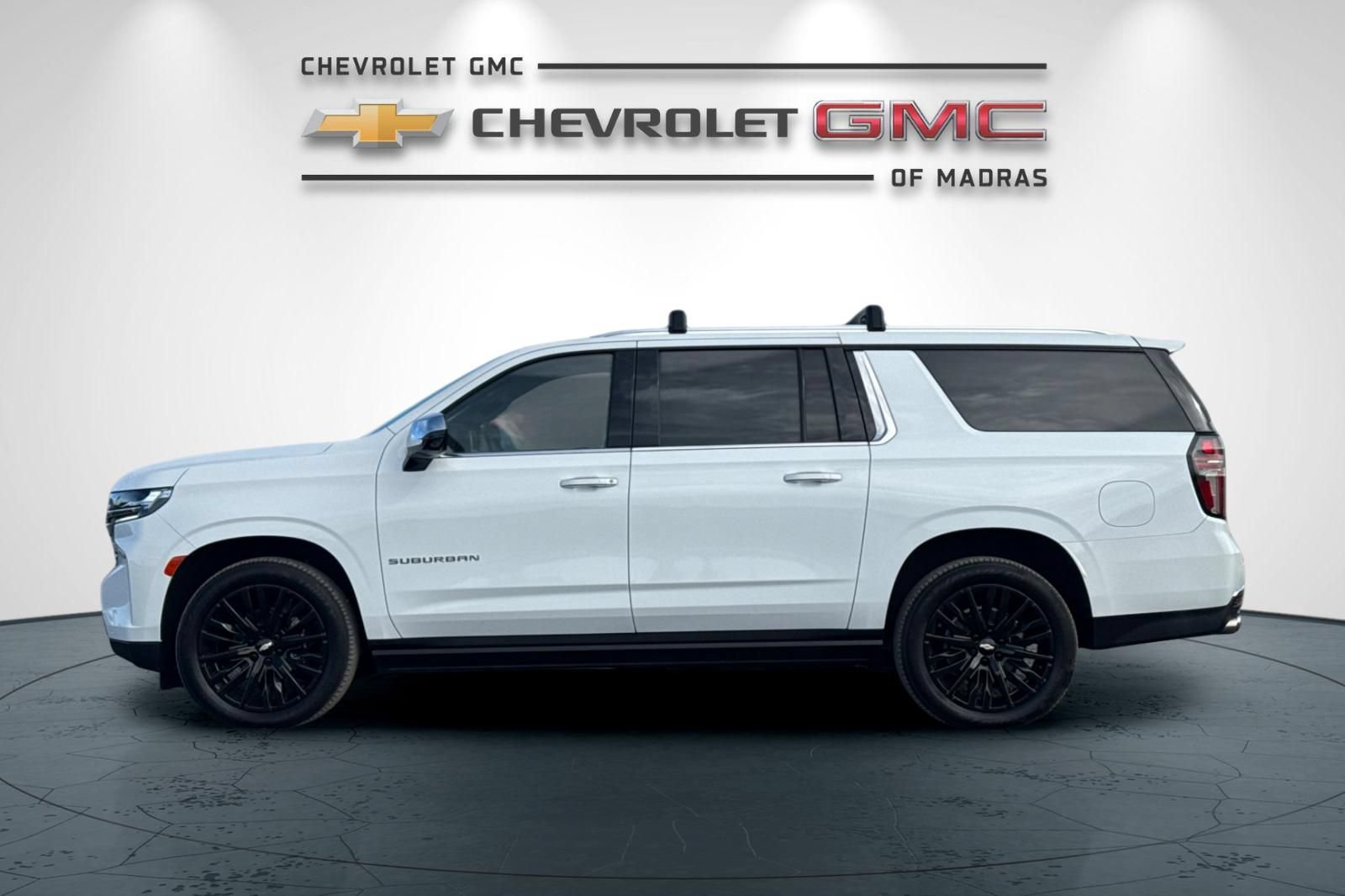 Used 2023 Chevrolet Suburban Premier AWD/4WD image 6