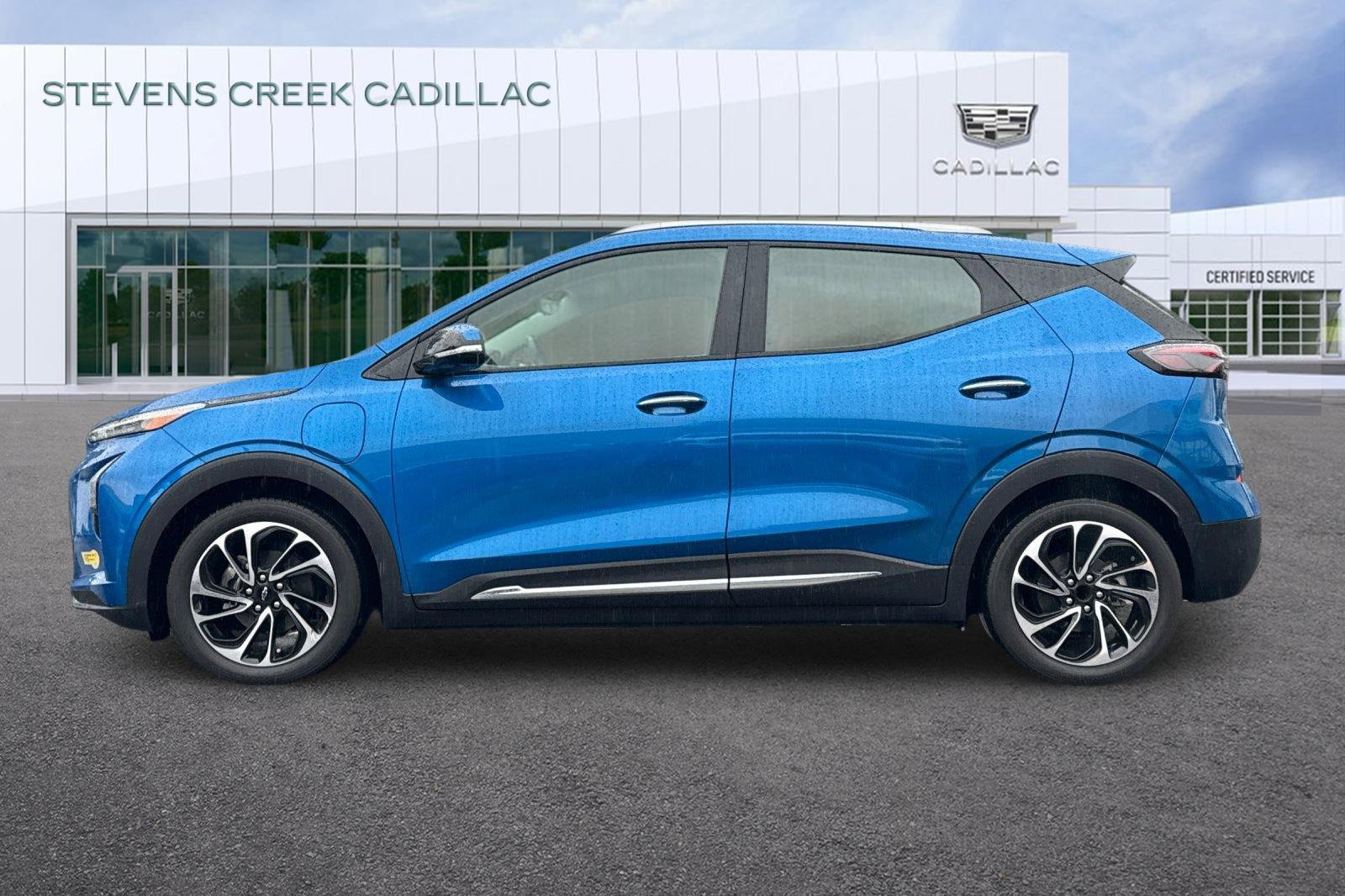 Used 2022 Chevrolet Bolt EUV Premier w/ Sun & Sound Package image 6