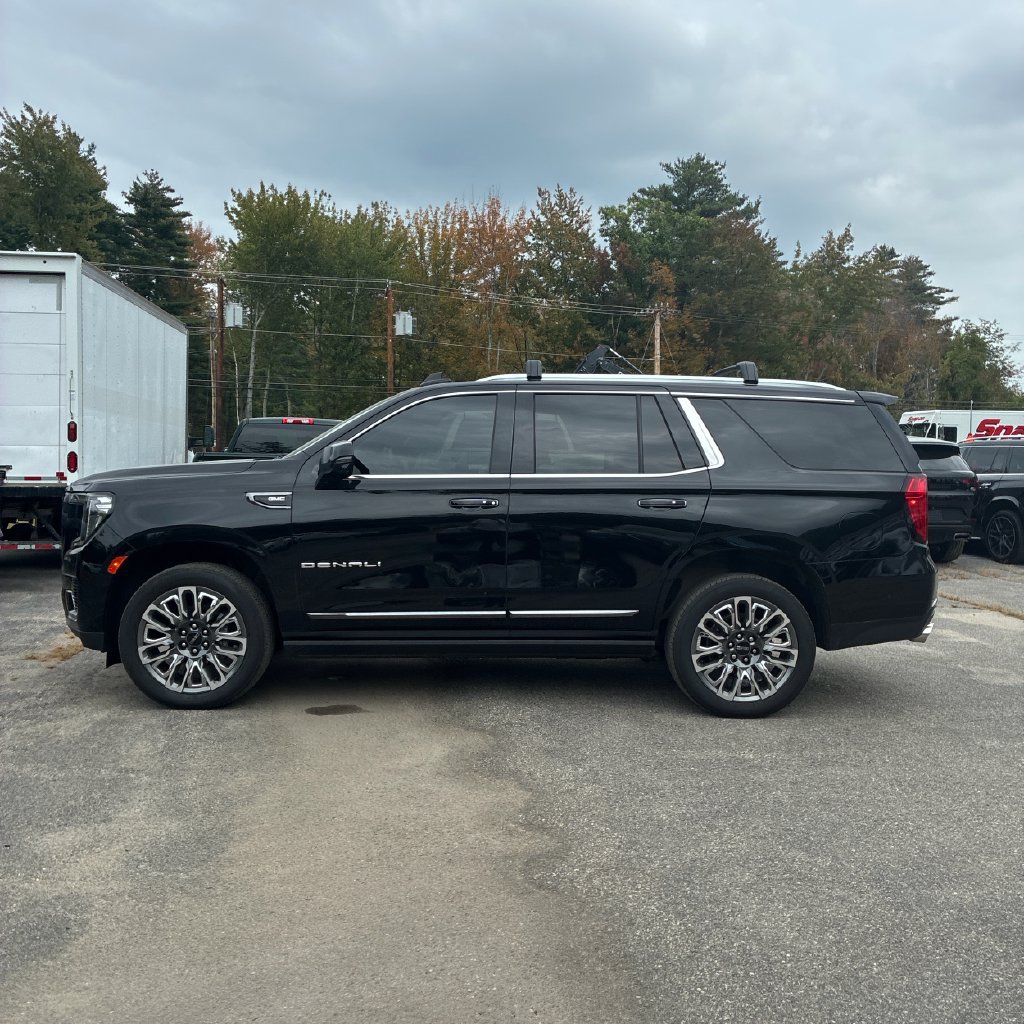 Used 2024 GMC Yukon Denali Ultimate AWD/4WD image 7