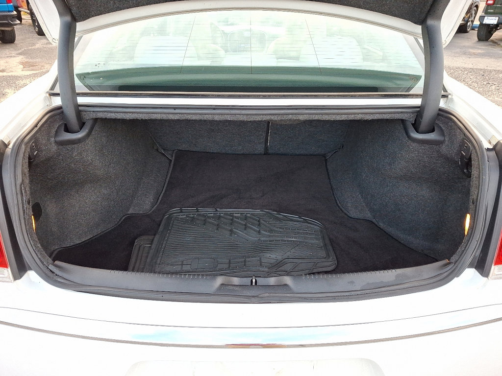 Used 2018 Chrysler 300 Limited image 18