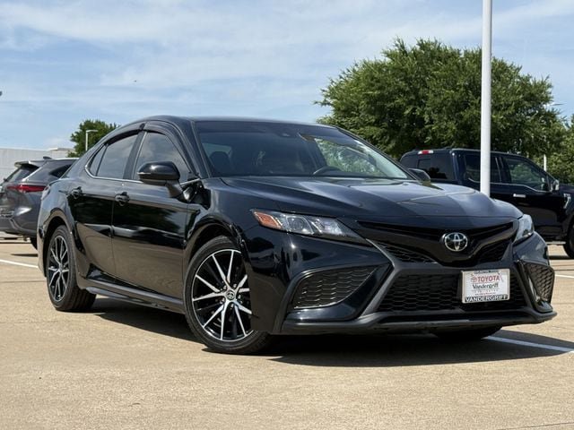 Used 2021 Toyota Camry SE FWD image 2