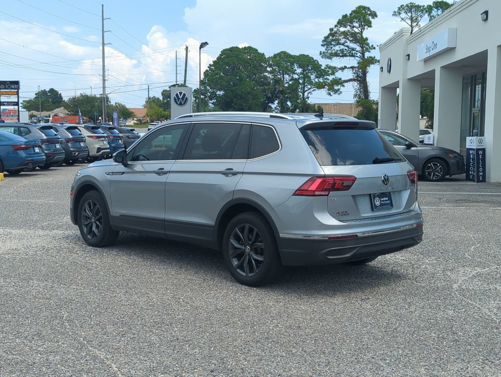 Certified 2023 Volkswagen Tiguan SE w/ Panoramic Sunroof Package FWD image 5