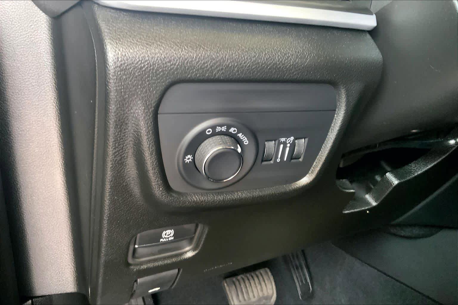 Used 2025 Jeep Grand Cherokee Altitude AWD/4WD image 53